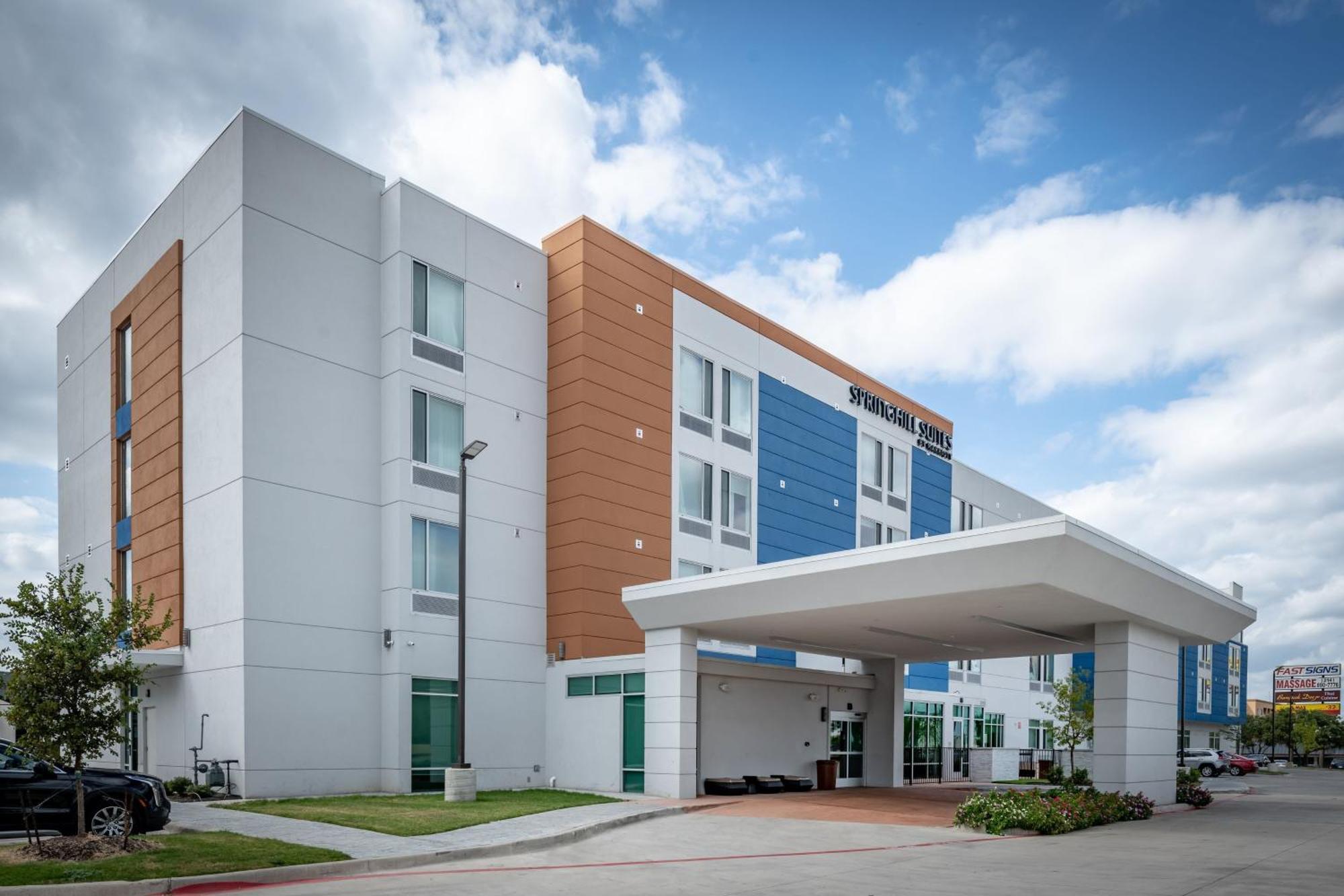 Springhill Suites Dallas Central Expressway Exterior photo