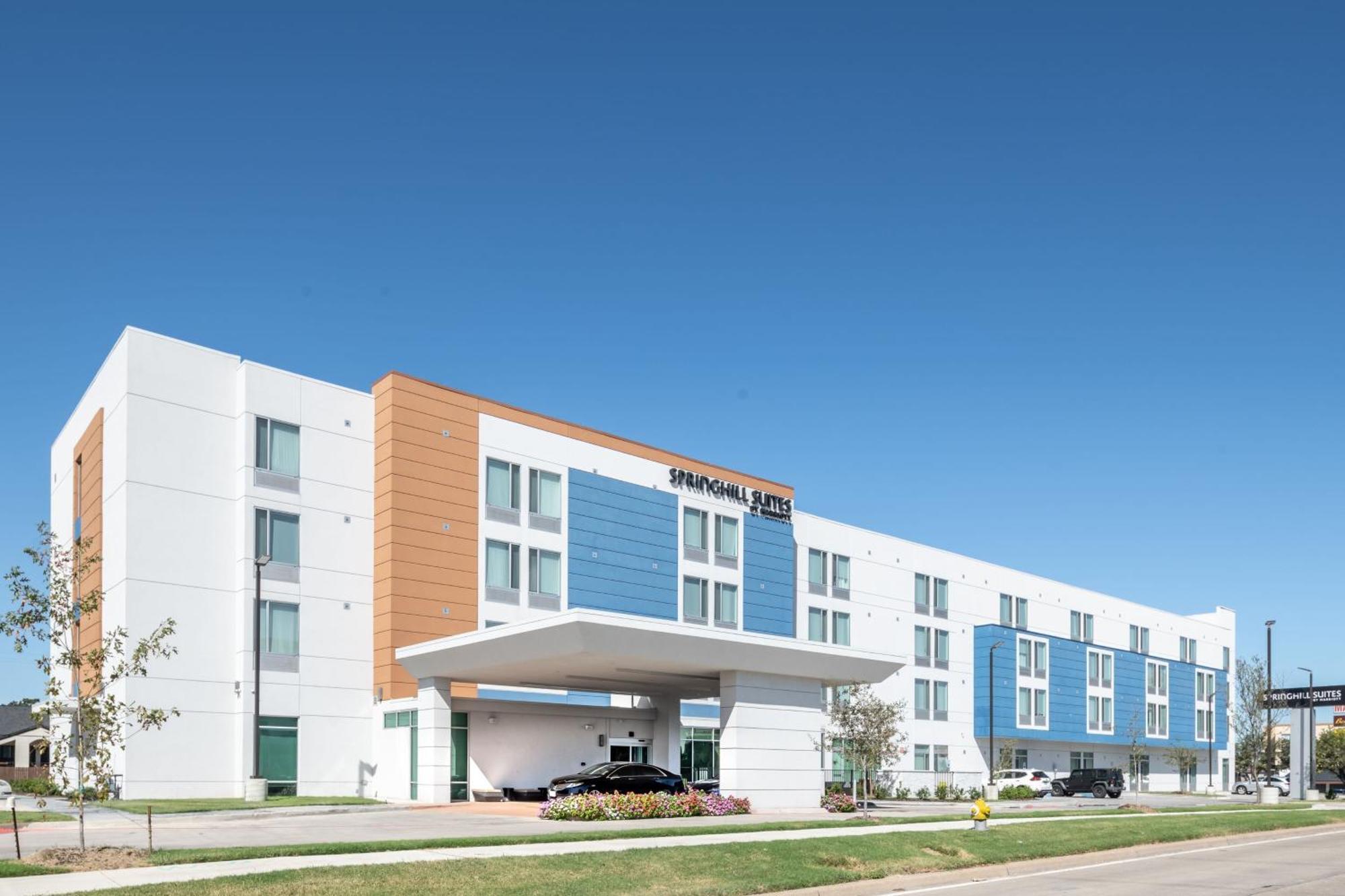 Springhill Suites Dallas Central Expressway Exterior photo