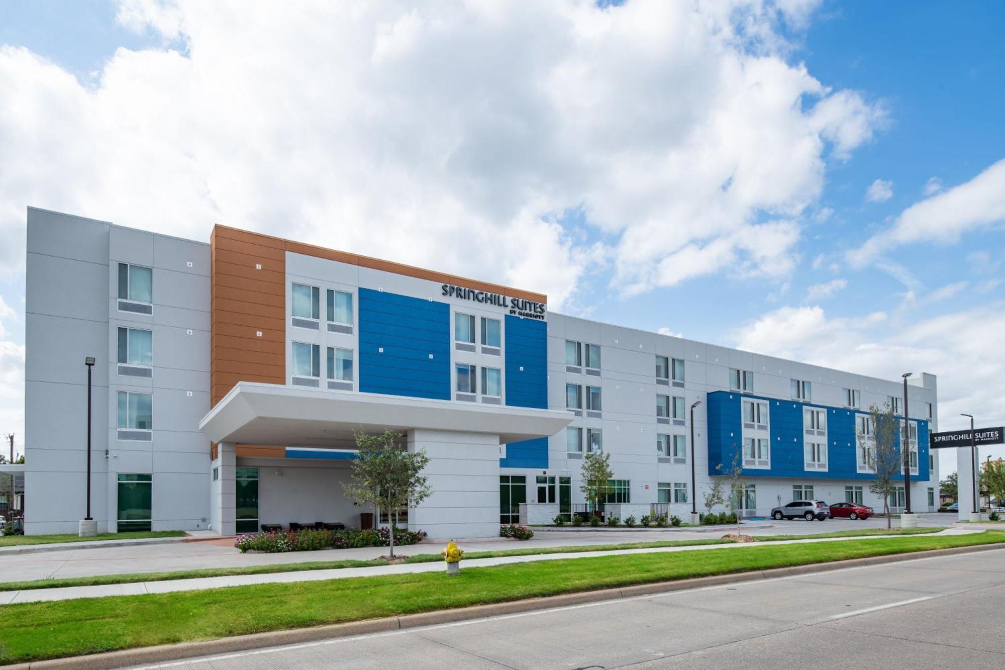 Springhill Suites Dallas Central Expressway Exterior photo