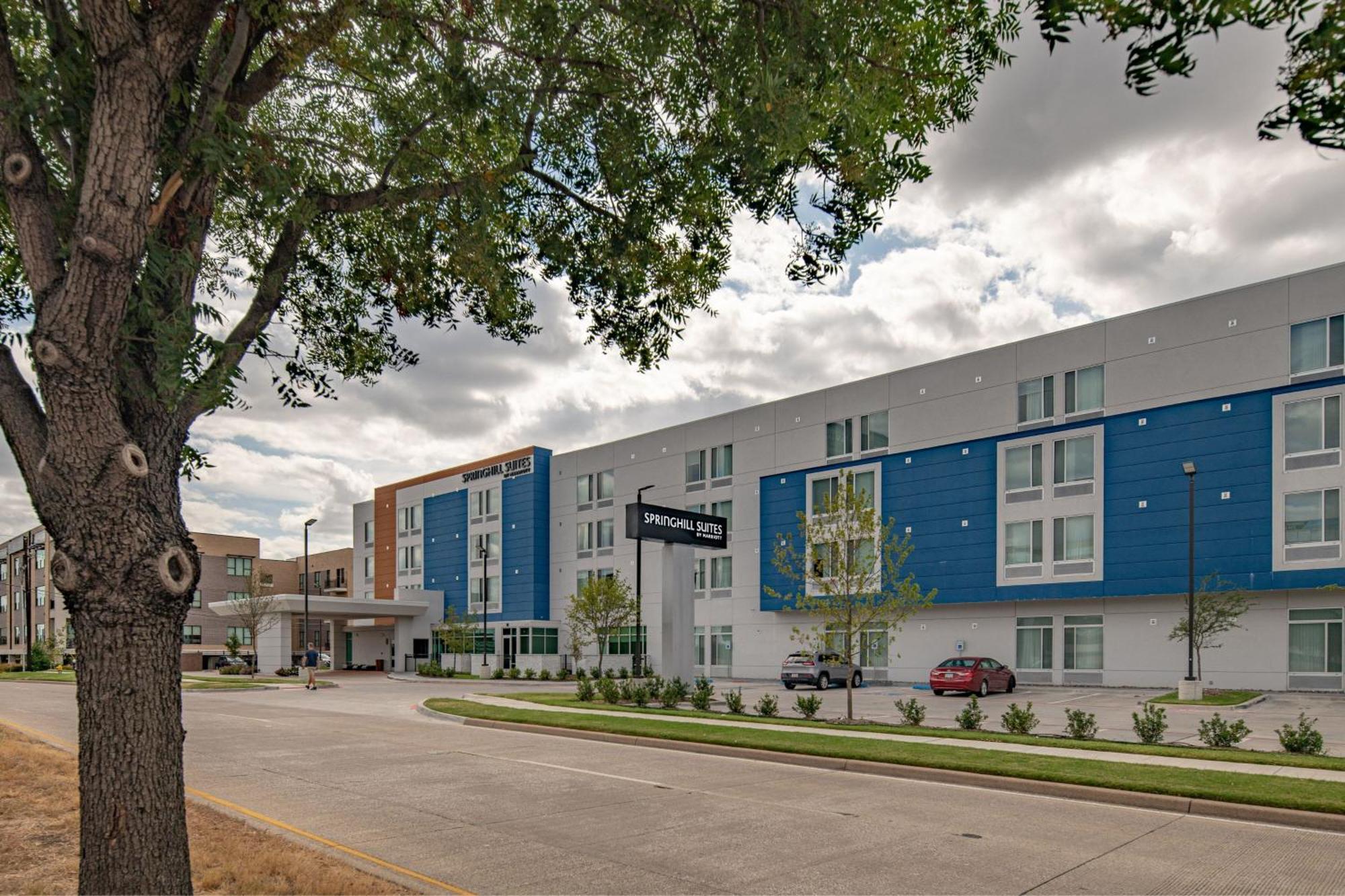 Springhill Suites Dallas Central Expressway Exterior photo